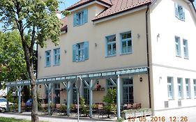 Parma Guesthouse & Apartments